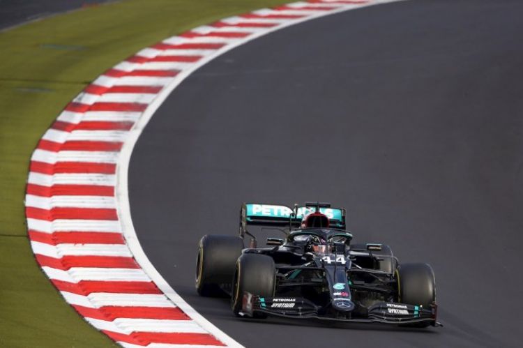 Hamilton más líder tras igualar el récord de Schumacher