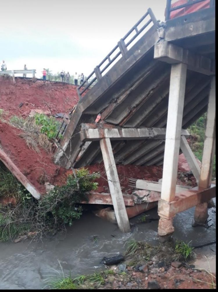 Por "falta de recursos" no se continuó la intervención de puente que colapsó en San Pedro