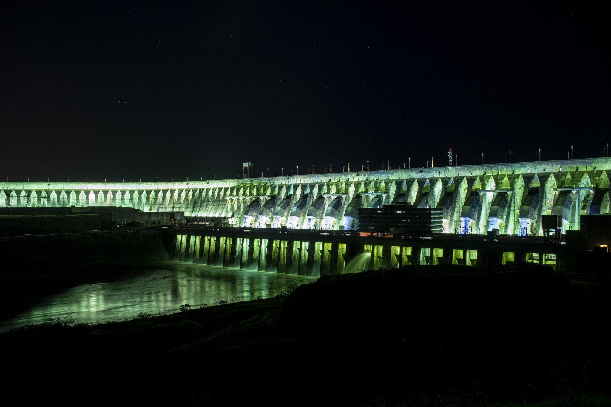 Paraguay quiere mantener tarifa en Itaipú, pese al anuncio brasileño