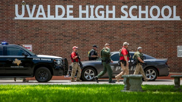 Papa pide cese de "circulación indiscriminada de armas" tras masacre en Texas