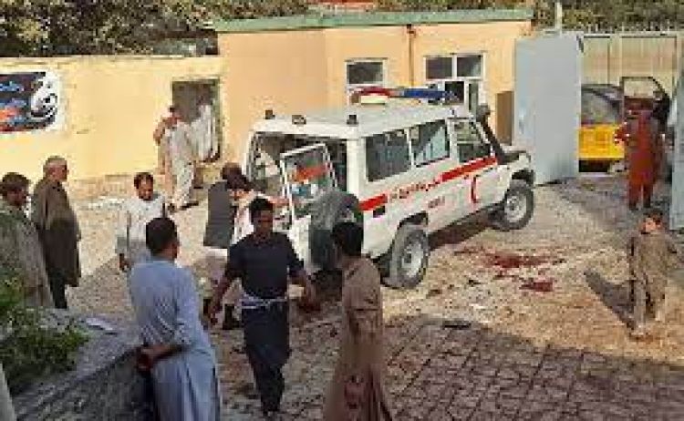 Nuevo atentado dentro de una mezquita de Afganistán durante el rezo musulmán de los viernes: al menos 32 muertos