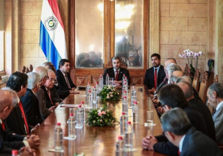 Abdo ocupa agenda con polémicos colorados para zanjar internismo