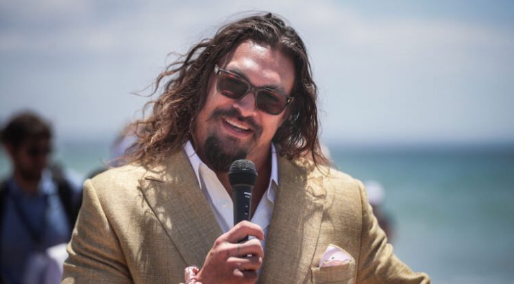 El superhéroe Aquaman pide acción para preservar los océanos