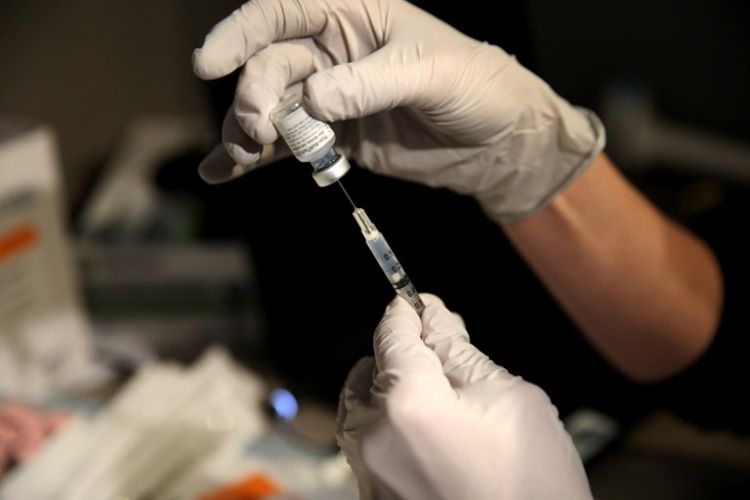 EEUU: la FDA confirmó que los envases de la vacuna de Pfizer contra el COVID-19 contienen dosis extras