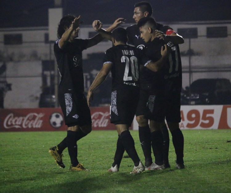 Guaireña golpea y se mete a la vanguardia del campeonato