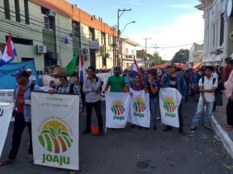 Asociación de productores marchan y exigen recuperación de tierras malhabidas
