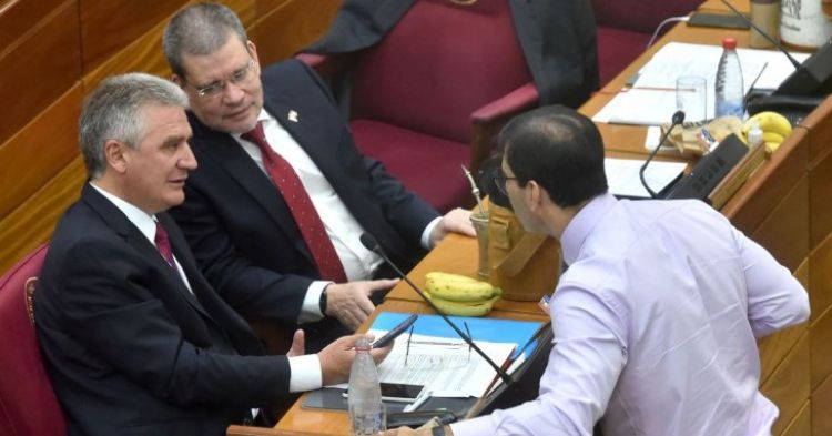Senadores vuelven a endurecer los controles al dinero sucio en política