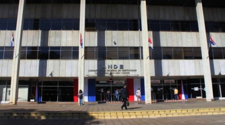 ANDE invirtió solo 50% de su plan, pero funcionarios exigen beneficios
