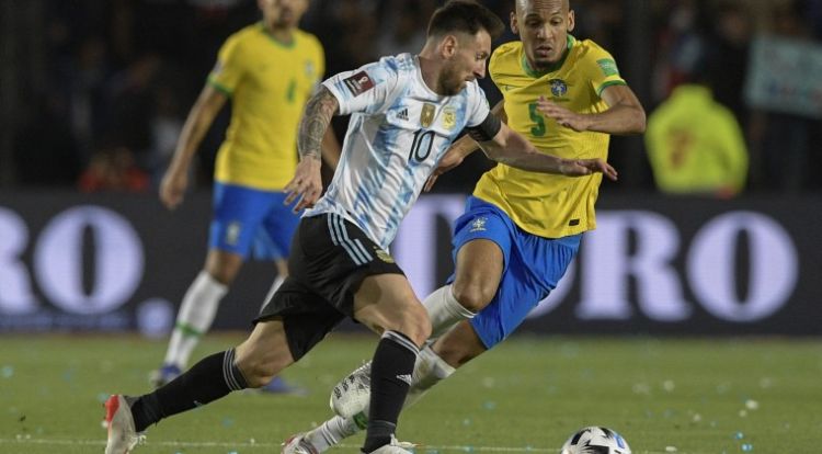 Argentina empata en casa y se clasifica gracias al triunfo de Ecuador