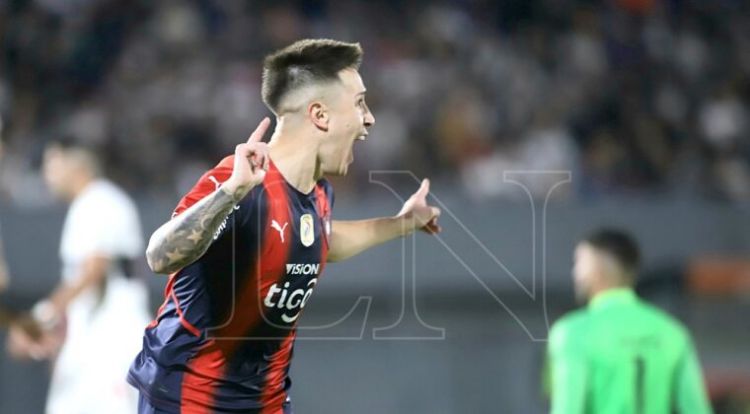 Cerro Porteño le pega un baile a Olimpia y sigue en carrera por el título