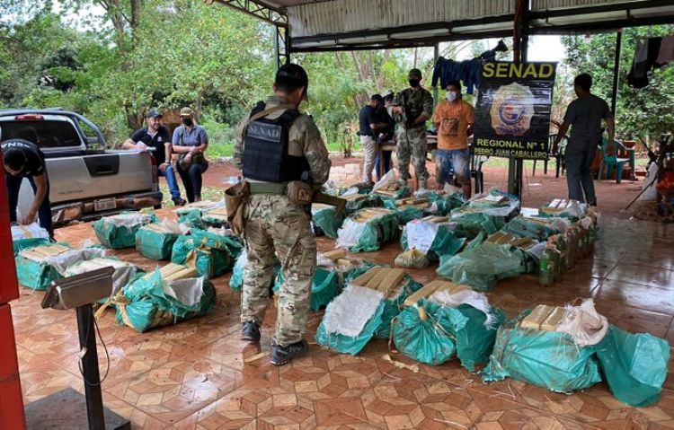Encontraron más de una tonelada de marihuana enterrada en Cerro Corá