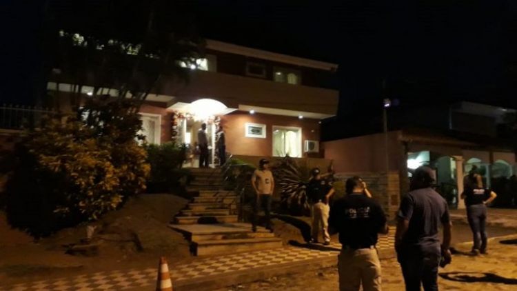 Caso Ronaldinho: Fiscalía allana vivienda de Dalia López en Asunción