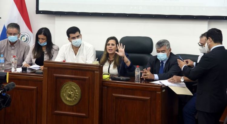 Firman libelo y se agravan denuncias contra Quiñónez, pero no hay votos
