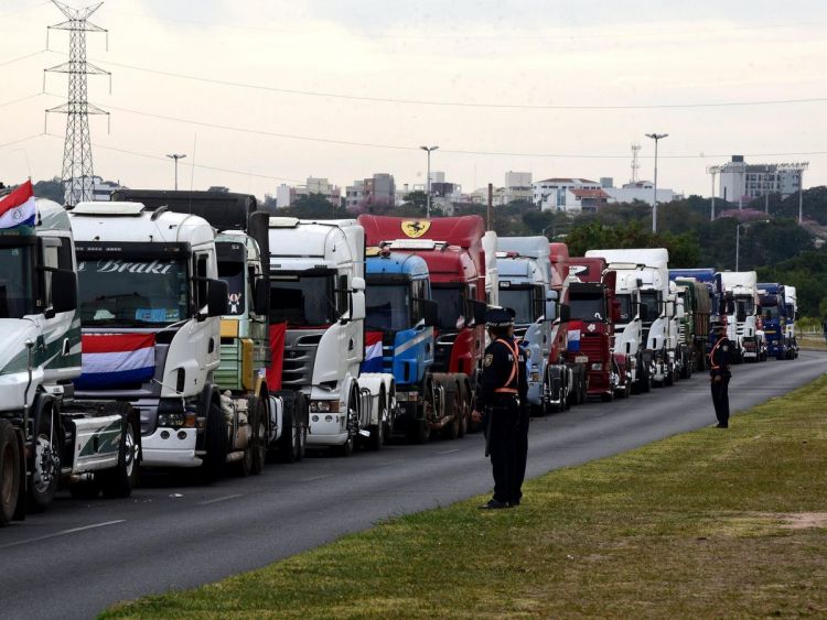 Camioneros levantan bloqueos en San Pedro y analizarán otras medidas