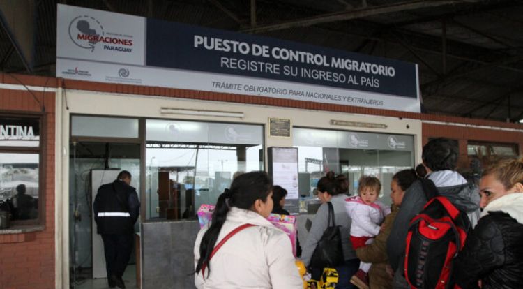 Actualizan requisitos sanitarios: ya no exigen 3ª dosis para entrar al país