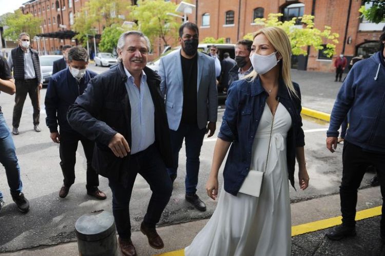 Oposición argentina gana comicios legislativos en los principales distritos