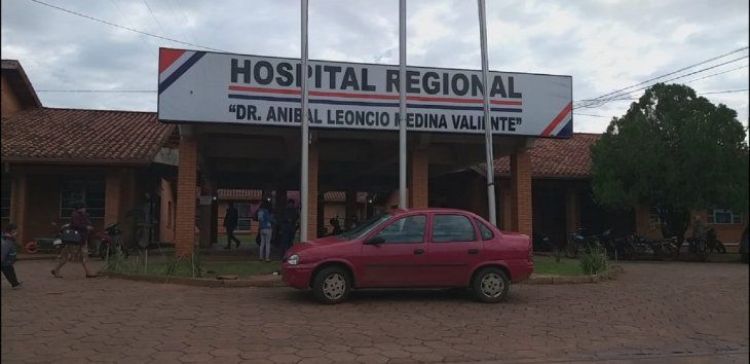 Personal de blanco en cuarentena por caso de Covid-19 en enfermera