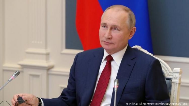 Tras meses de mantenerlo en secreto, Vladimir Putin reveló que se vacunó contra el coronavirus con la fórmula Sputnik V
