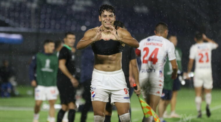 En el último minuto, Nacional revierte la serie y avanza en la Libertadores