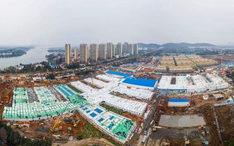 China: Hospital de 1.000 camas en diez das, "milagro" y joya propagandstica