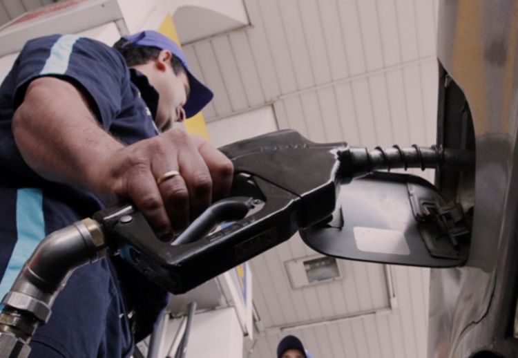 Eliminar Selectivo al Consumo no atajará suba del combustible, advierten