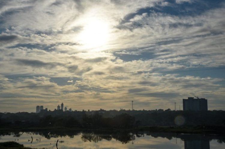 Meteorología prevé clima fresco a cálido y lluvias aislada para este lunes