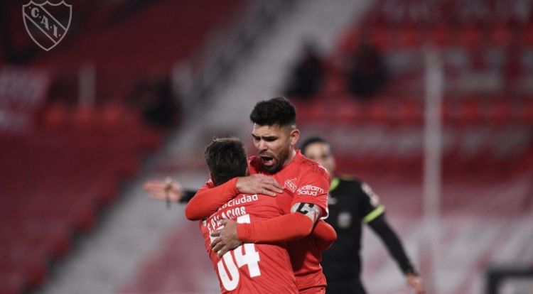 Independiente sube a la cima de la clasificación