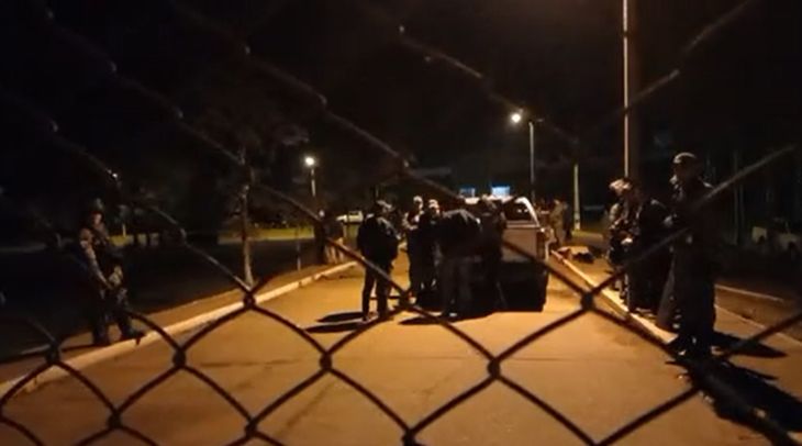 Controlan motín que dejó un muerto y varios heridos en cárcel de Concepción, según autoridades