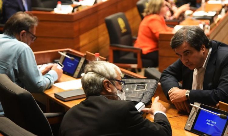 En Senado dan la espalda a reclamo ciudadano y no recortan privilegios