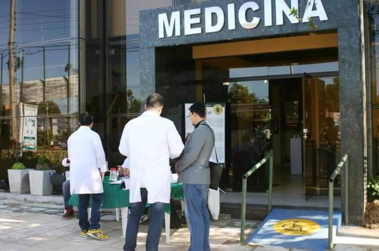 Cones reacciona y pide una lista de  ofertas de Medicina sin acreditación