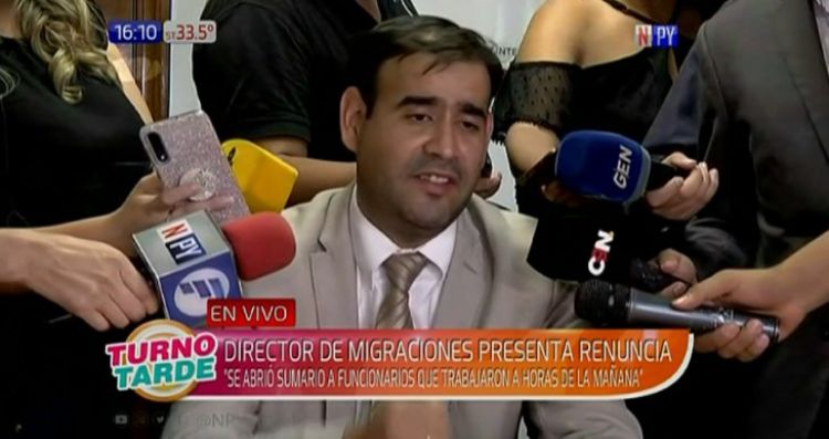 Director de Migraciones renunció tras escándalo de pasaportes falsos