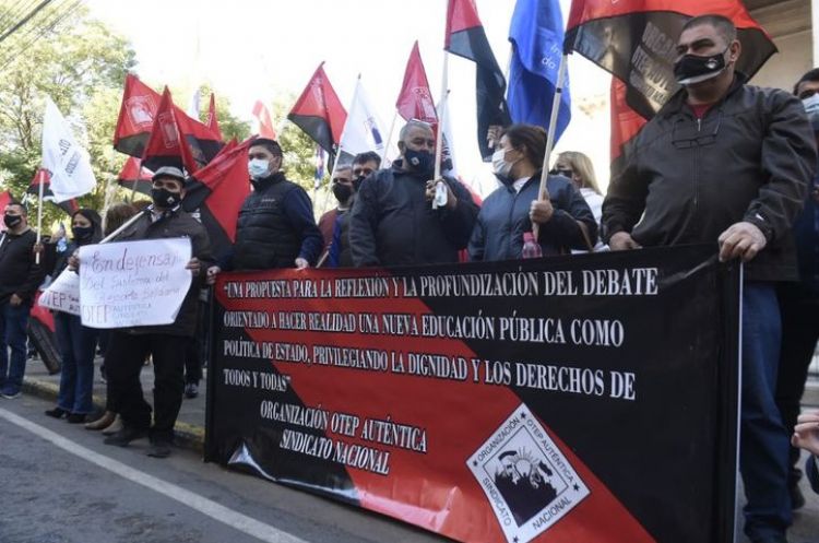 Docentes rechazan aumento salarial de solo 11% propuesto por Gobierno