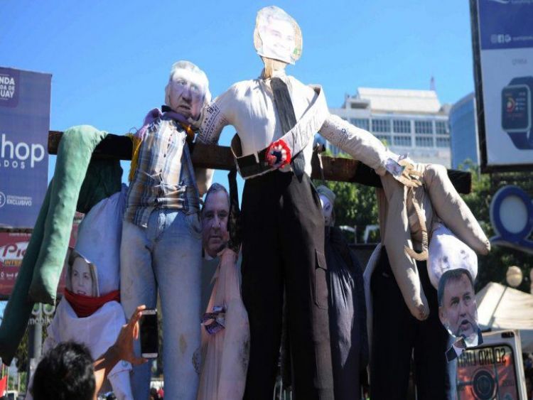 Ciudadanos se levantan contra el "desgobierno" y la corrupcin
