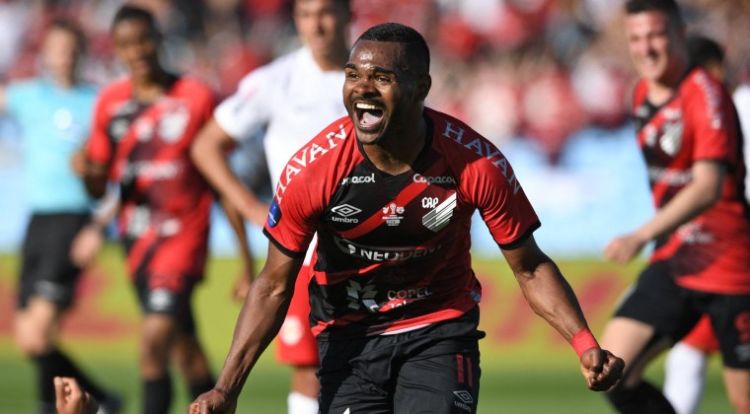 Nikao sirve con golazo al Paranaense su segundo título en Copa Sudamericana