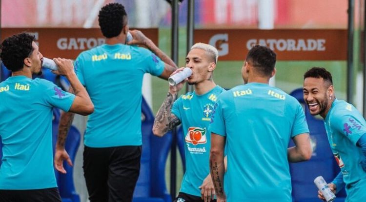 Brasil alista cuatro atacantes para recibir a Chile