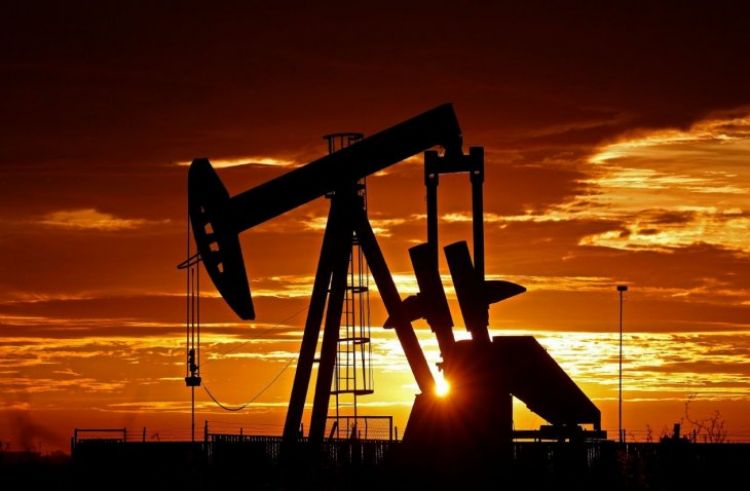 Histórico hundimiento del precio del petróleo en valores negativos