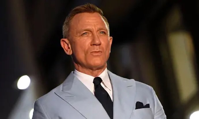 El actor Daniel Craig recibe la misma condecoración que James Bond