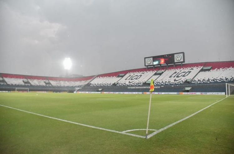 APF suspende partido Sol-Olimpia por tormenta de humo