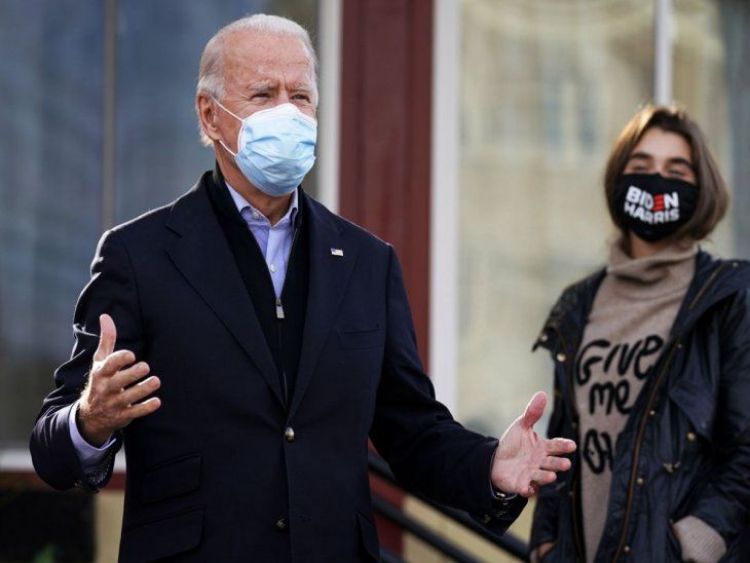 Biden aventaja a Trump en unas ajustadas elecciones en EEUU