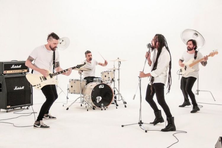 Flou estren videoclip de "Almas"