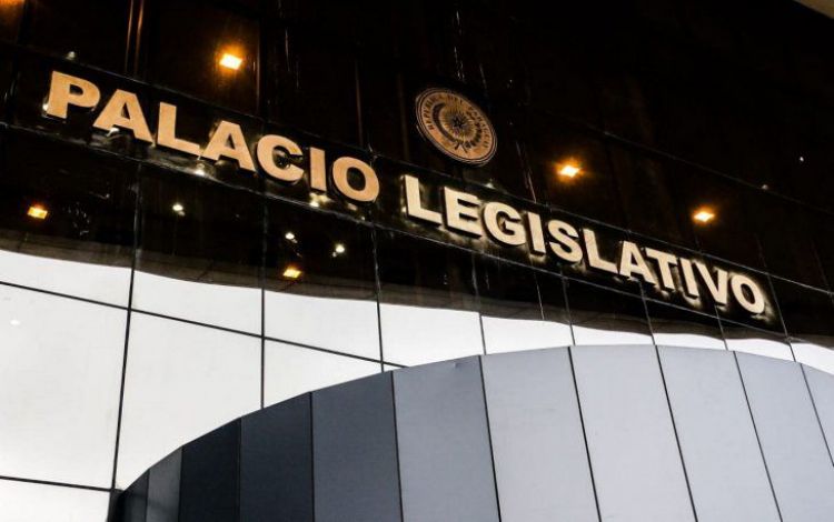 Salariazos en el Congreso superan al presidente por superbeneficios