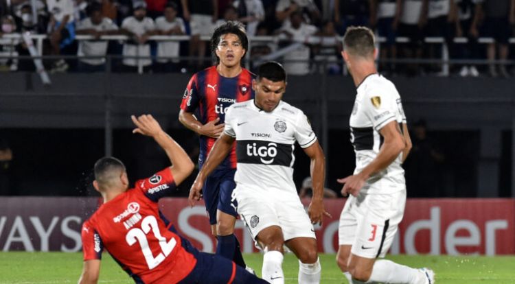 Olimpia y Cerro Porteño no pasan del cero en su debut copero