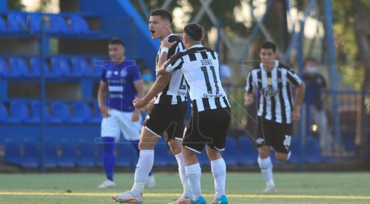 Libertad aplasta a Sol de América y se aleja del foso