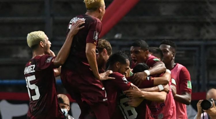Venezuela sorprende a Ecuador y vuelve a ganar después de seis jornadas