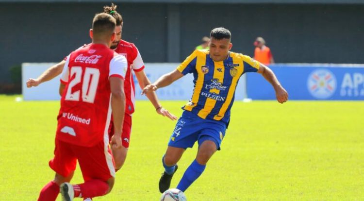 Luqueño golea y espera por Trinidense