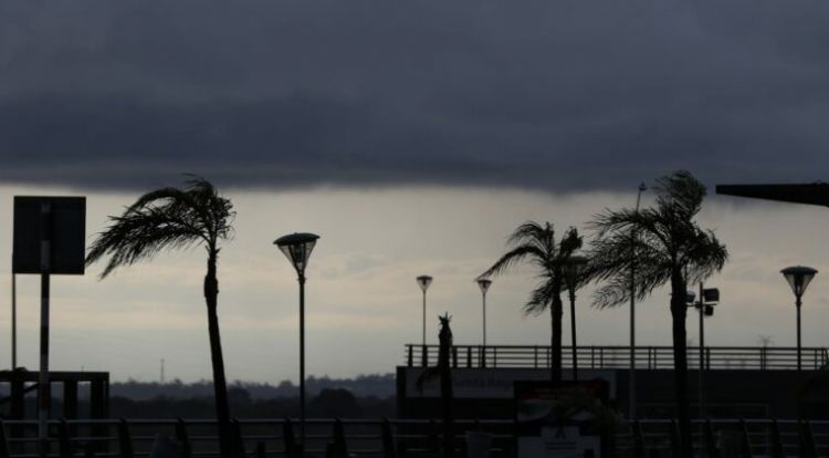 Tormentas con vientos de hasta 120 Km/h desde esta tarde