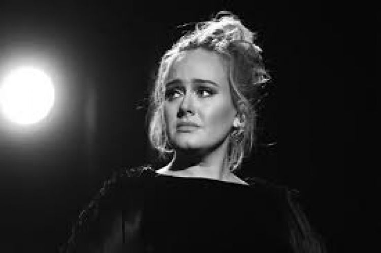 Adele revela que prepara un nuevo álbum para setiembre