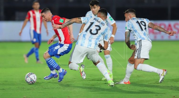 Paraguay rescata un sacrificado punto ante la campeona de América