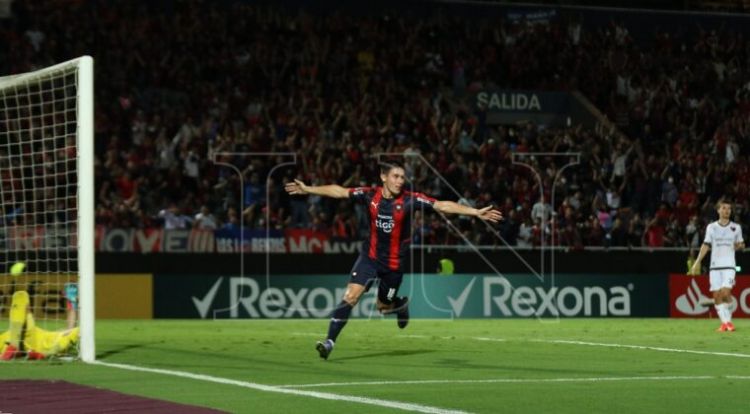Cerro Porteño remontó a Colón con doblete de Fernando Romero