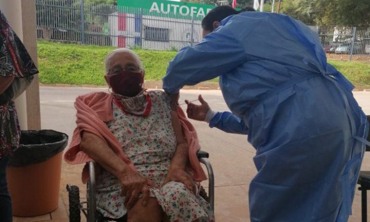 Todavía quedan cerca de 500.000 adultos vulnerables sin vacunar
